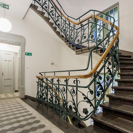 Main Station - 8 Rakowicka Street Apartment คราคูฟ ภายนอก รูปภาพ