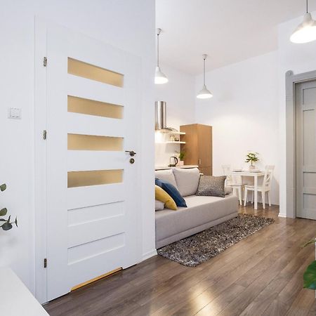 Main Station - 8 Rakowicka Street Apartment คราคูฟ ภายนอก รูปภาพ