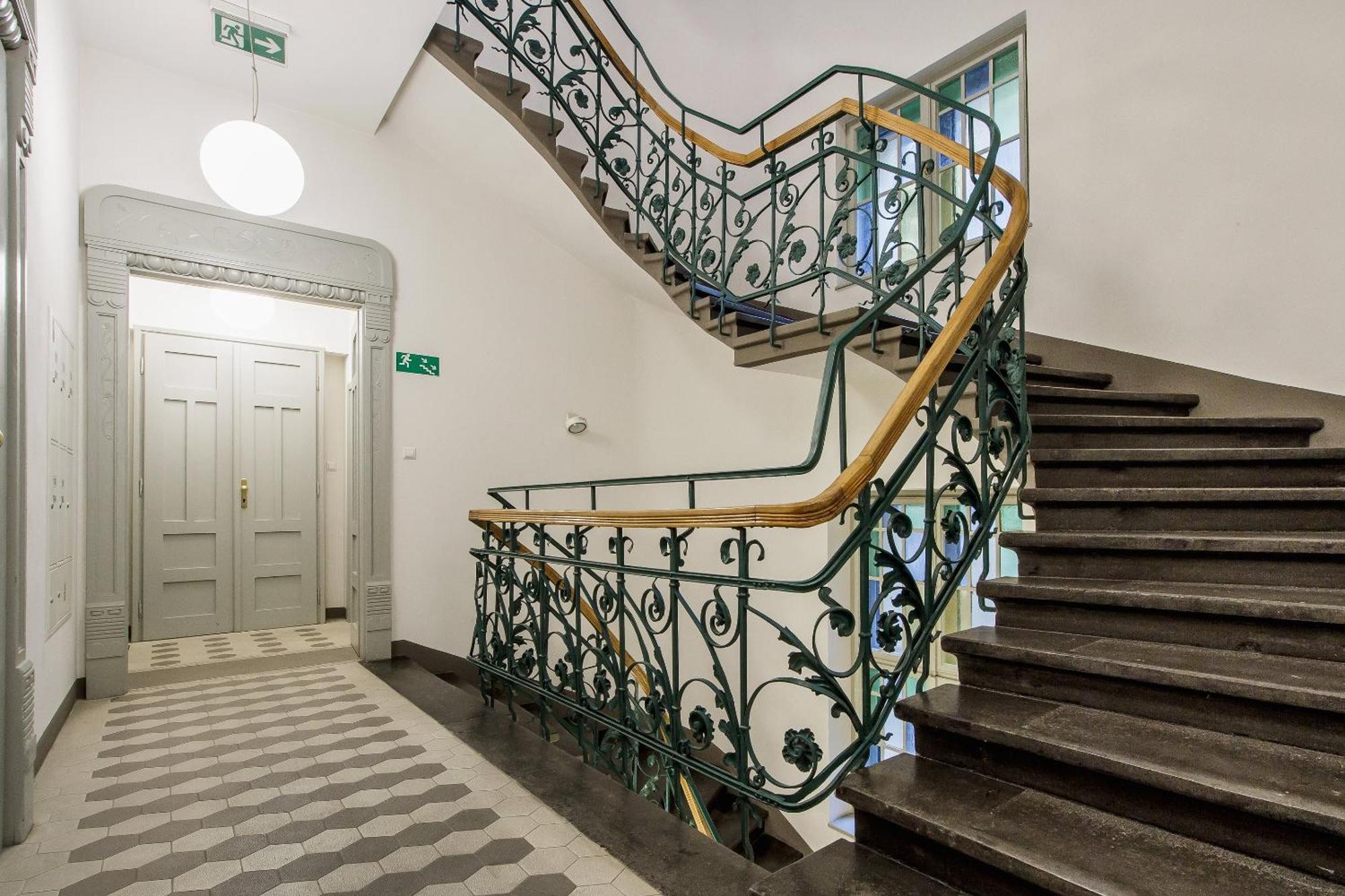 Main Station - 8 Rakowicka Street Apartment คราคูฟ ภายนอก รูปภาพ
