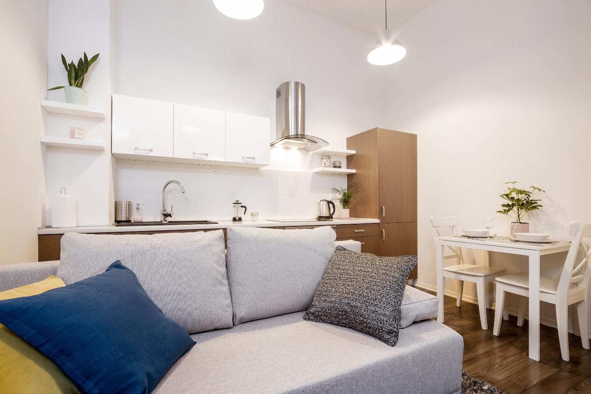 Main Station - 8 Rakowicka Street Apartment คราคูฟ ภายนอก รูปภาพ