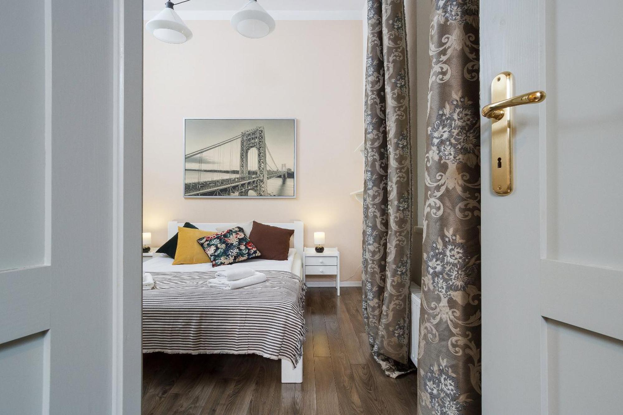 Main Station - 8 Rakowicka Street Apartment คราคูฟ ภายนอก รูปภาพ