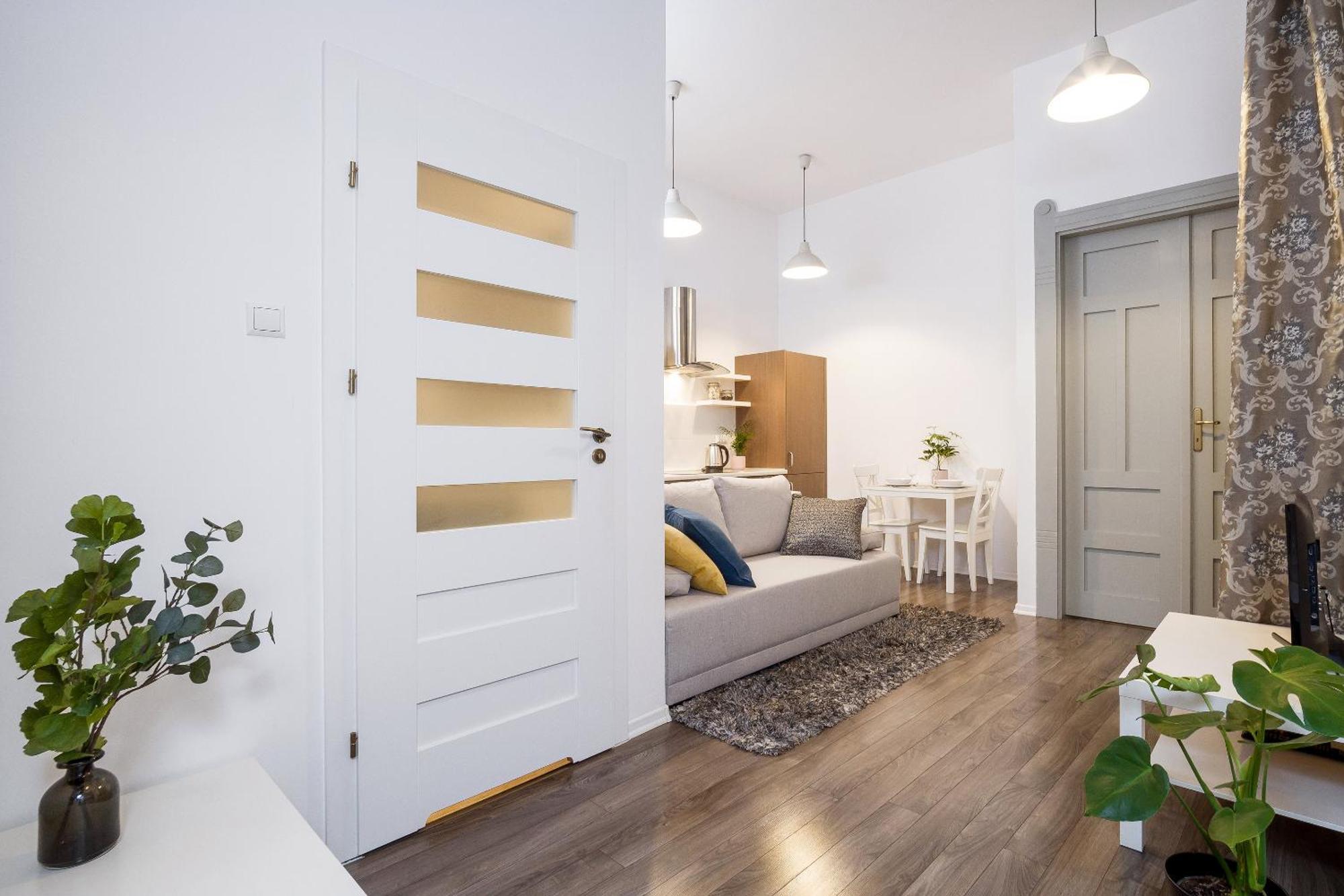 Main Station - 8 Rakowicka Street Apartment คราคูฟ ภายนอก รูปภาพ
