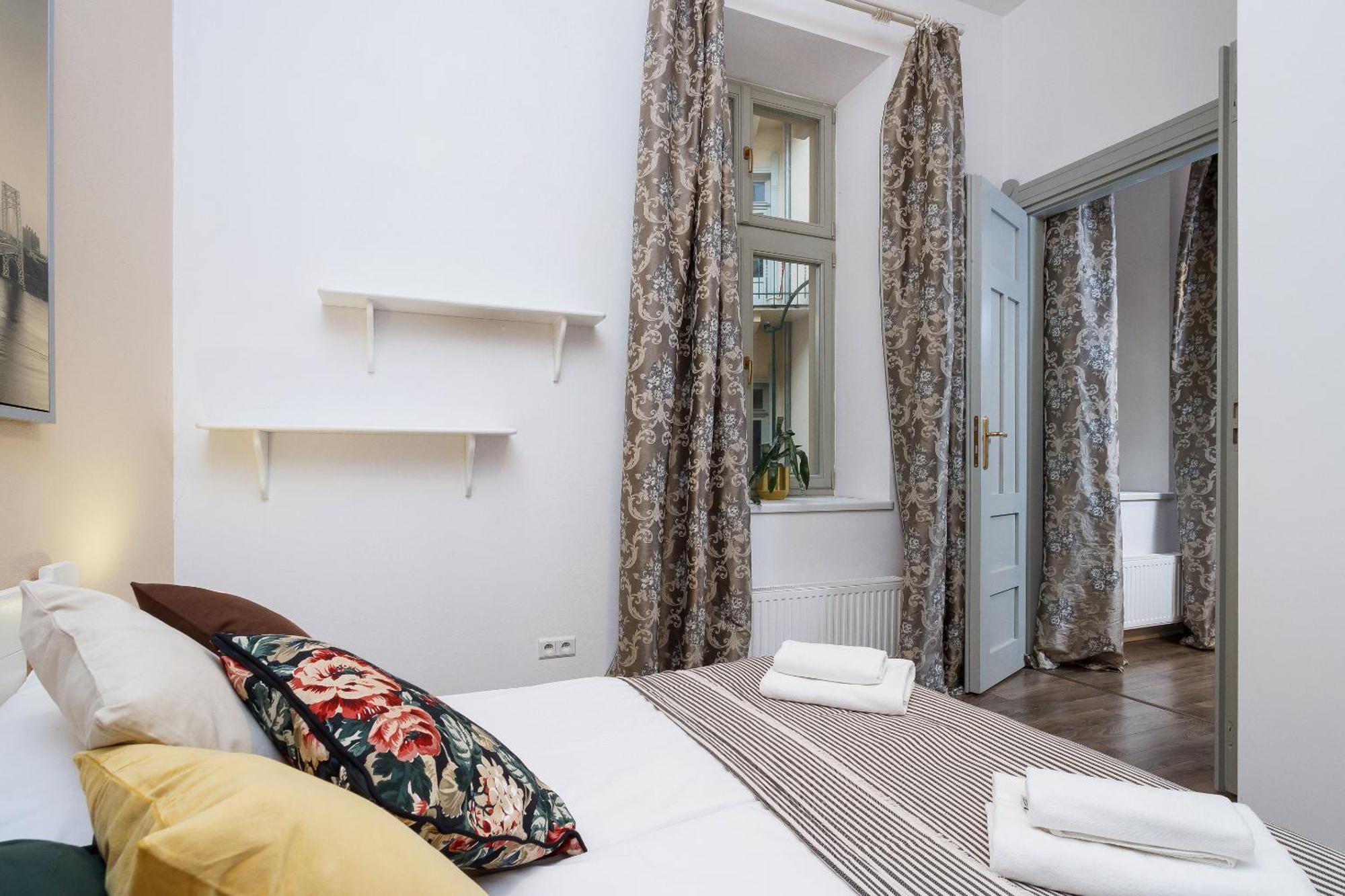 Main Station - 8 Rakowicka Street Apartment คราคูฟ ภายนอก รูปภาพ