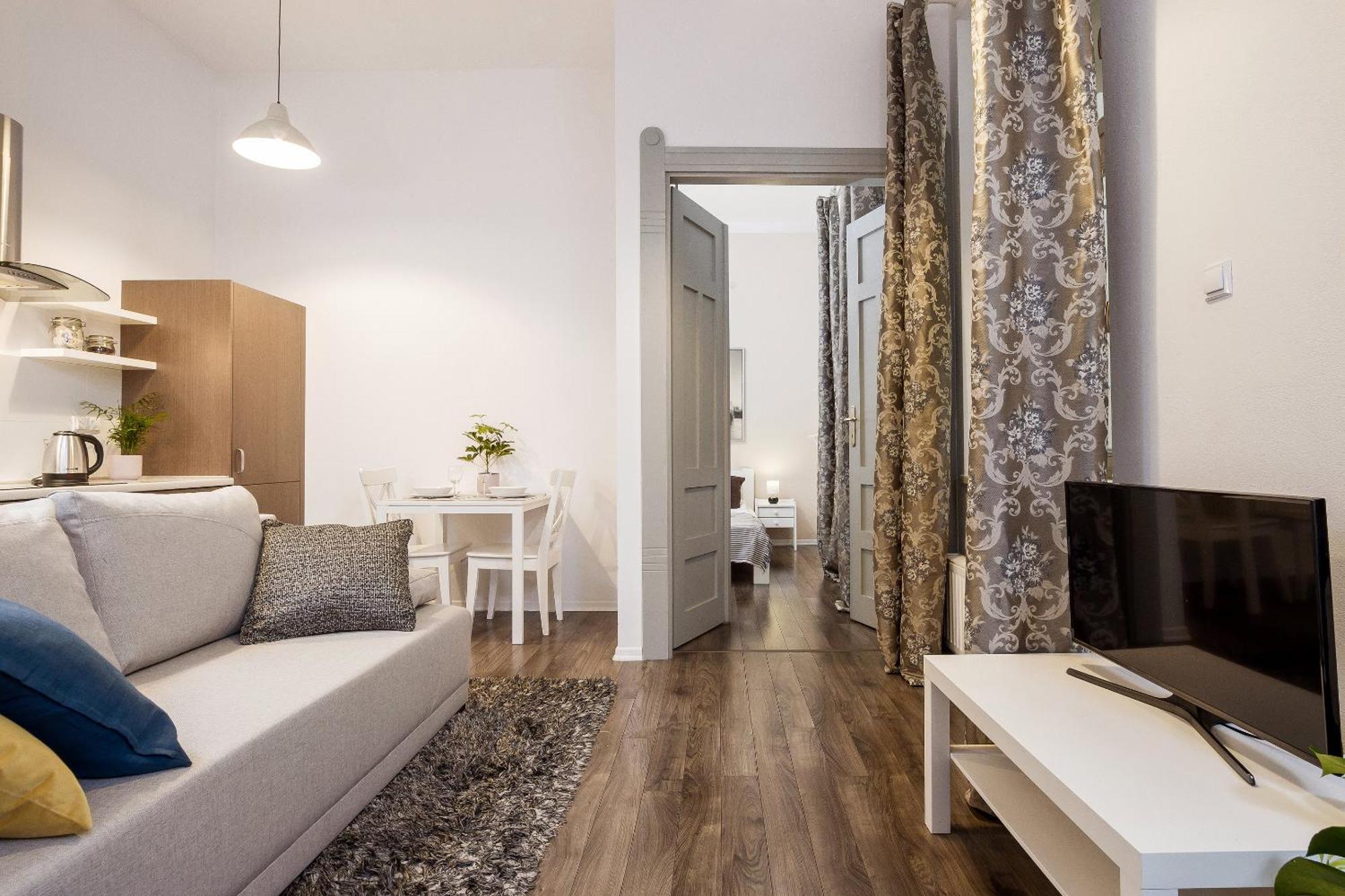 Main Station - 8 Rakowicka Street Apartment คราคูฟ ภายนอก รูปภาพ